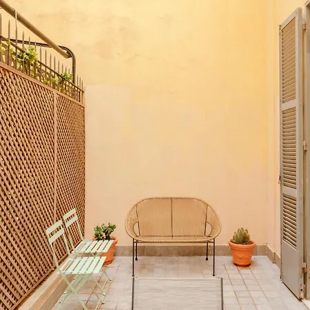 Elegant With Patio At Piazza Navona ローマ