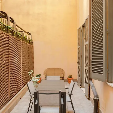 Elegant With Patio At Piazza Navona アパート ローマ