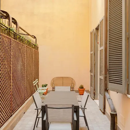 Elegant With Patio At Piazza Navona *