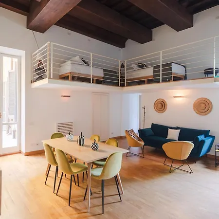 Elegant With Patio At Piazza Navona * Rom